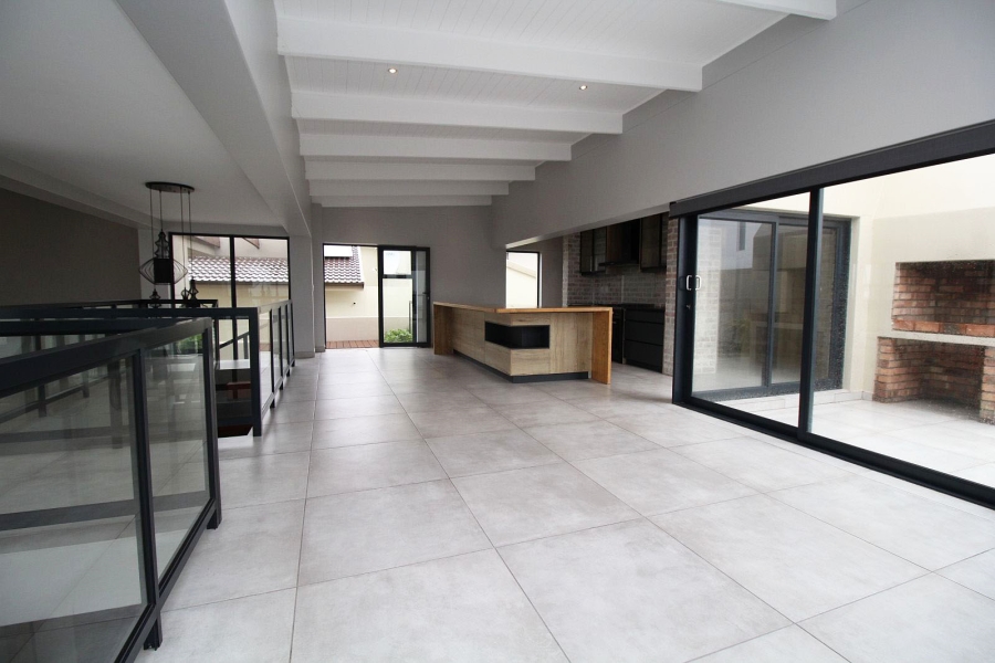 3 Bedroom Property for Sale in Calypso Beach Western Cape